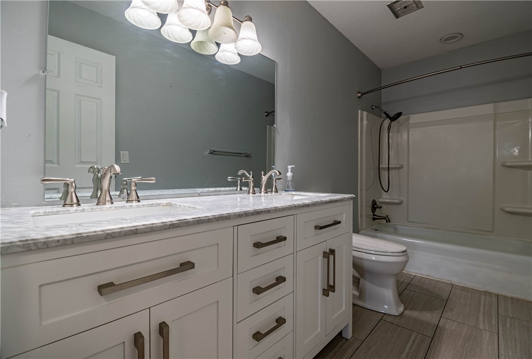 245 Dover Drive Decatur, IL 62521 - Photo 12 of 23