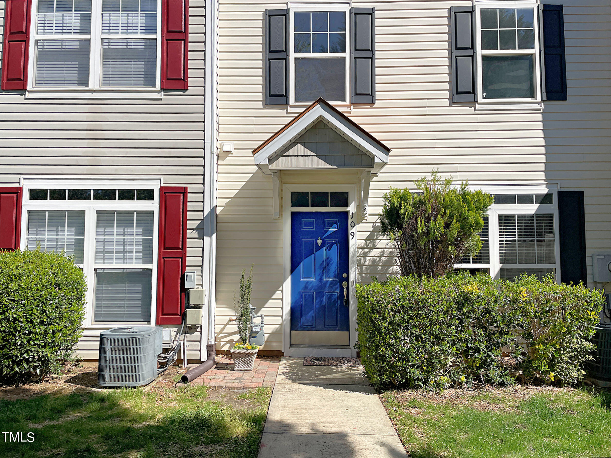 2210 Raven Road, Unit 109 Raleigh, NC 27614 - Photo 4 of 31 20240405_144701066_iOS