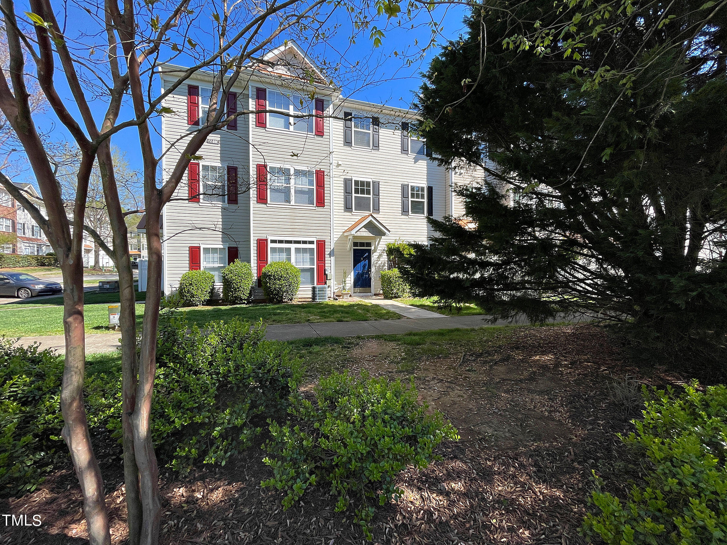 2210 Raven Road, Unit 109 Raleigh, NC 27614 - Photo 5 of 31 20240405_144757131_iOS