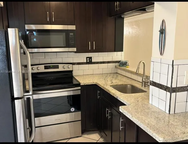 $3,000 | 2719 Taylor Street, Unit 2719, Hollywood, FL 33020