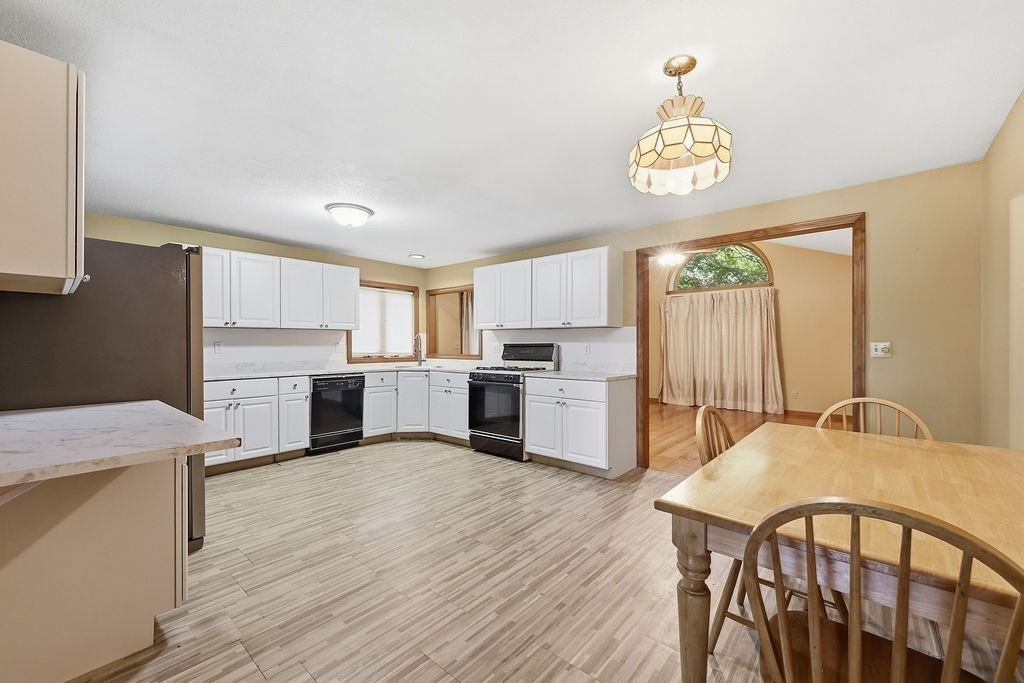 617 River Road Agawam, MA 01001 - Photo 5 of 30 Gallery Image 5