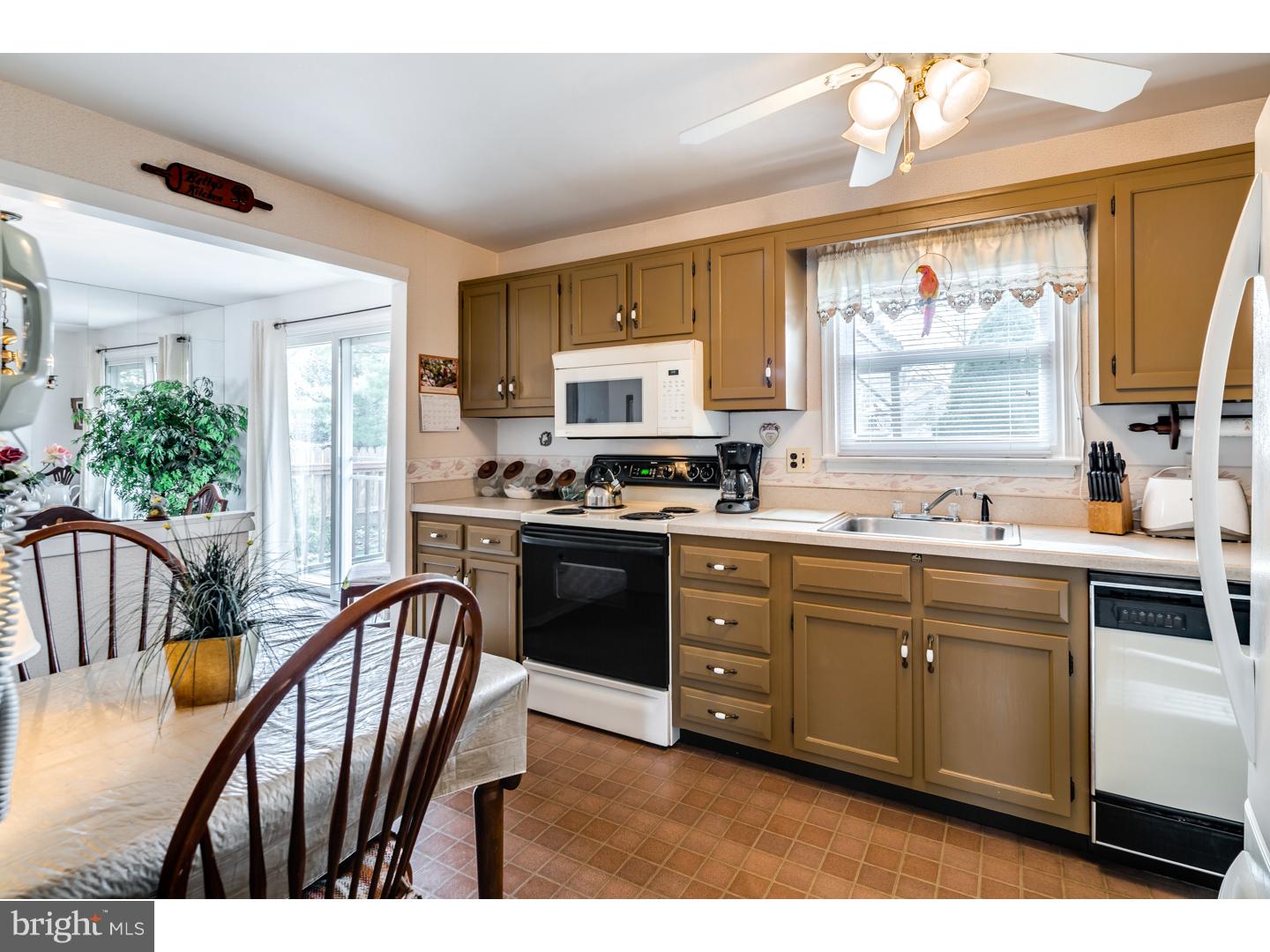 117 Red Stone Ridge Riverside, NJ 08075 - Photo 5 of 23 Kitchen