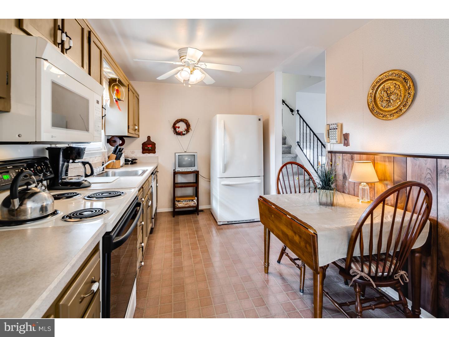 117 Red Stone Ridge Riverside, NJ 08075 - Photo 6 of 23 Kitchen