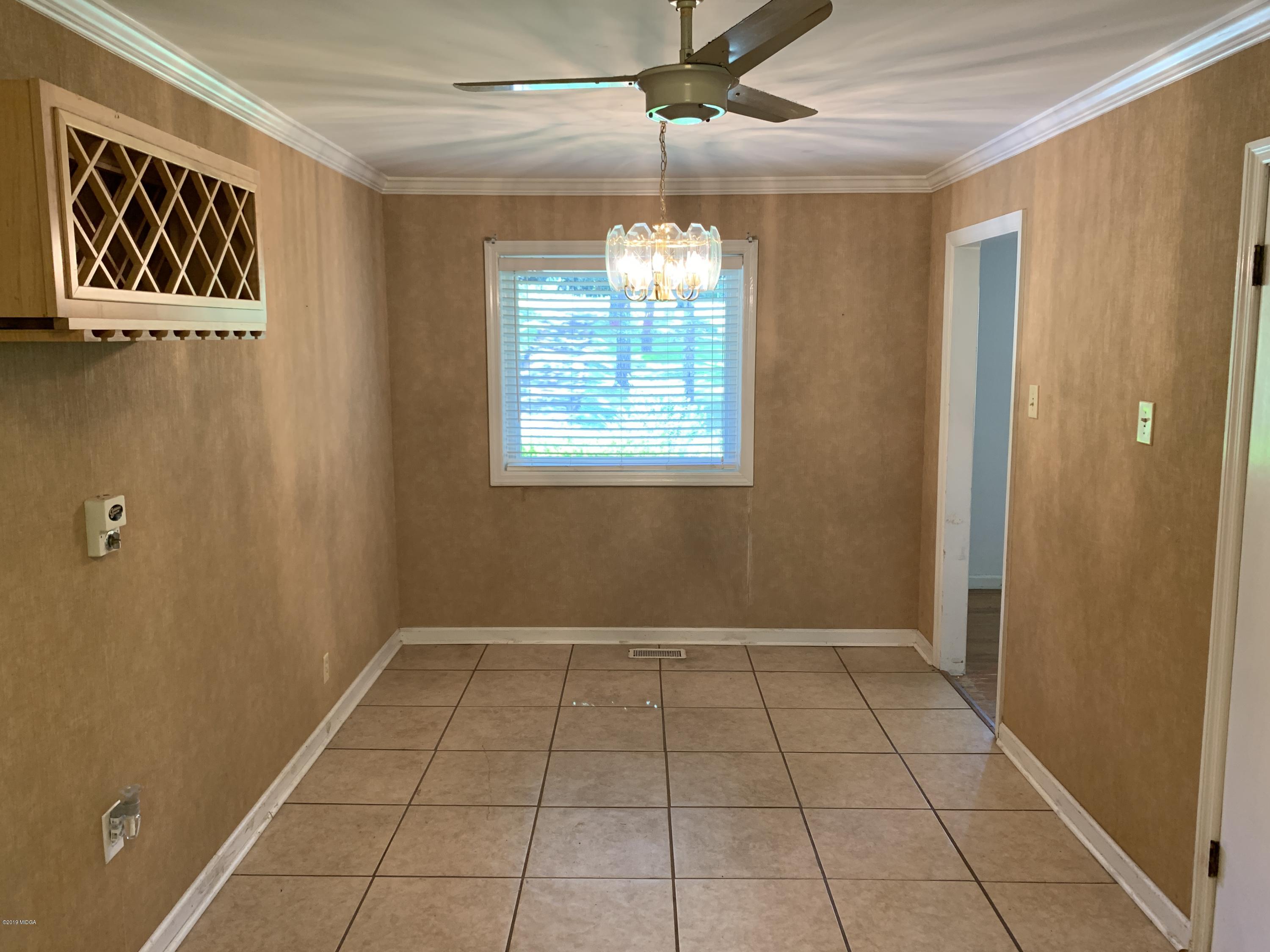553 Forest Hill Road Macon, GA 31210 - Photo 3 of 16 Dining Area