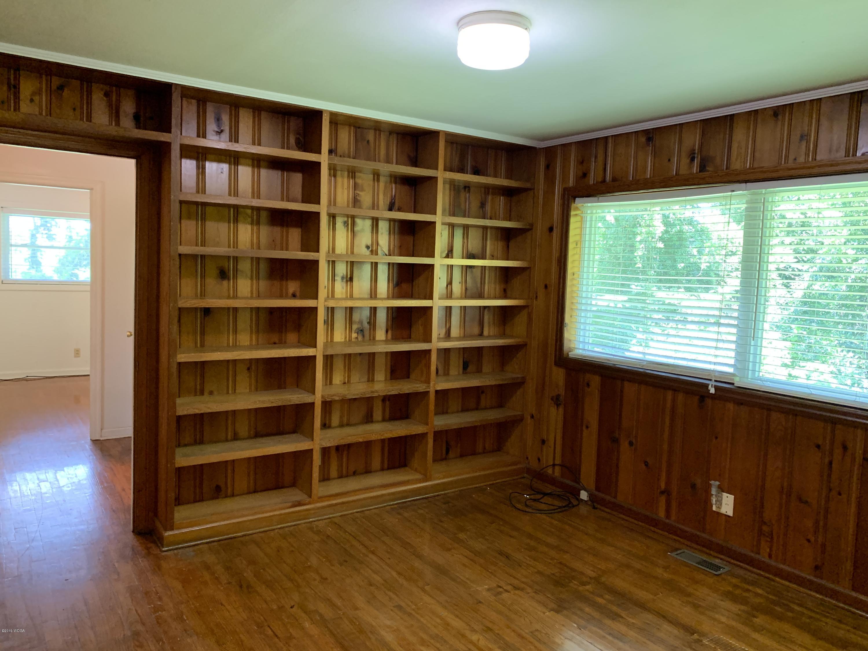 553 Forest Hill Road Macon, GA 31210 - Photo 6 of 16 Built-in Shelving