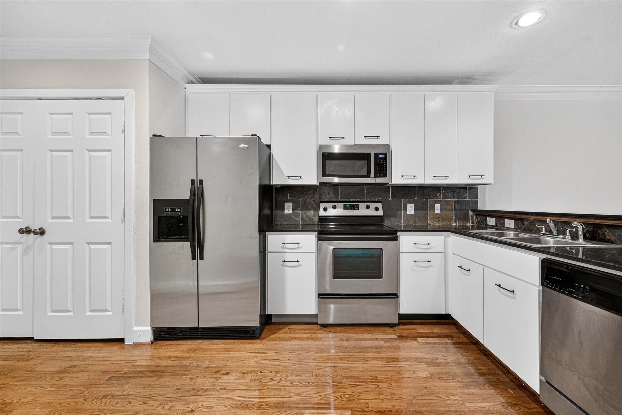 1342 Rutland Street, Unit 210 Houston, TX 77008 - Photo 4 of 38 Gallery Image 4