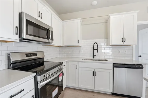 $422,418 | 9637 North Colrain Avenue, Kansas City, MO 64154