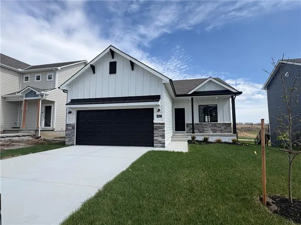 $422,418 | 9637 North Colrain Avenue, Kansas City, MO 64154