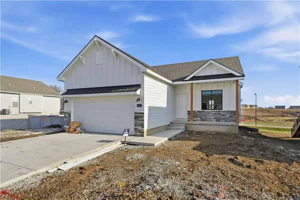 $422,418 | 9637 North Colrain Avenue, Kansas City, MO 64154