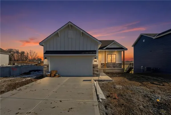 $422,418 | 9637 North Colrain Avenue, Kansas City, MO 64154