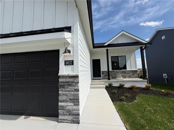 $422,418 | 9637 North Colrain Avenue, Kansas City, MO 64154
