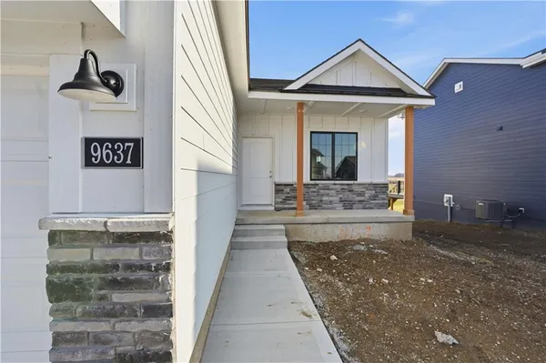 $422,418 | 9637 North Colrain Avenue, Kansas City, MO 64154