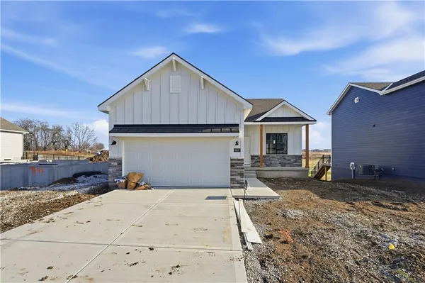 $422,418 | 9637 North Colrain Avenue, Kansas City, MO 64154