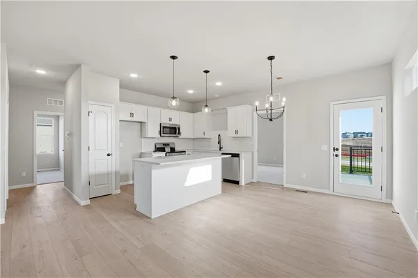 $422,418 | 9637 North Colrain Avenue, Kansas City, MO 64154