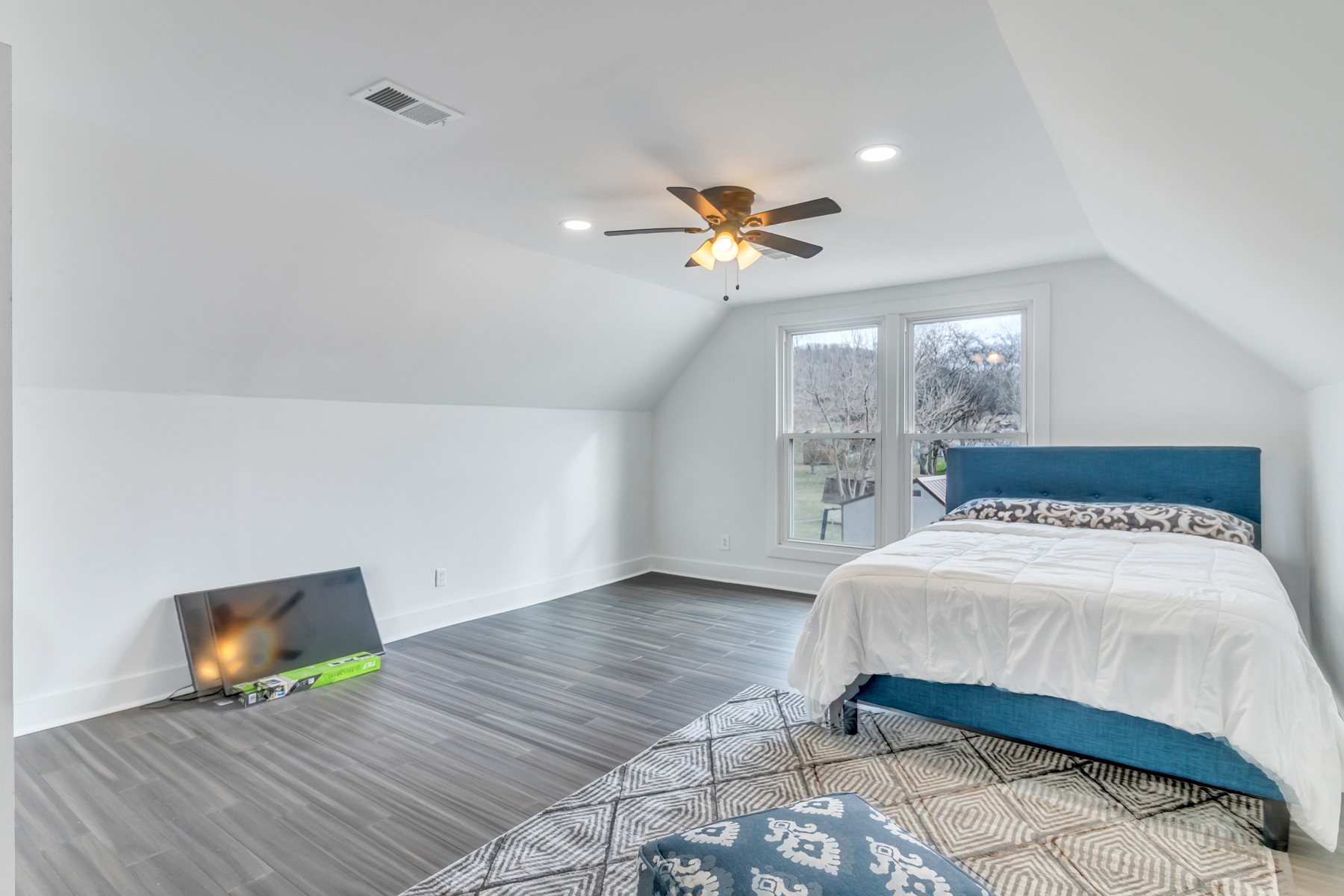 4778 Drakes Branch Road Nashville, TN 37218 - Photo 8 of 17 a bedroom with a bed and a table