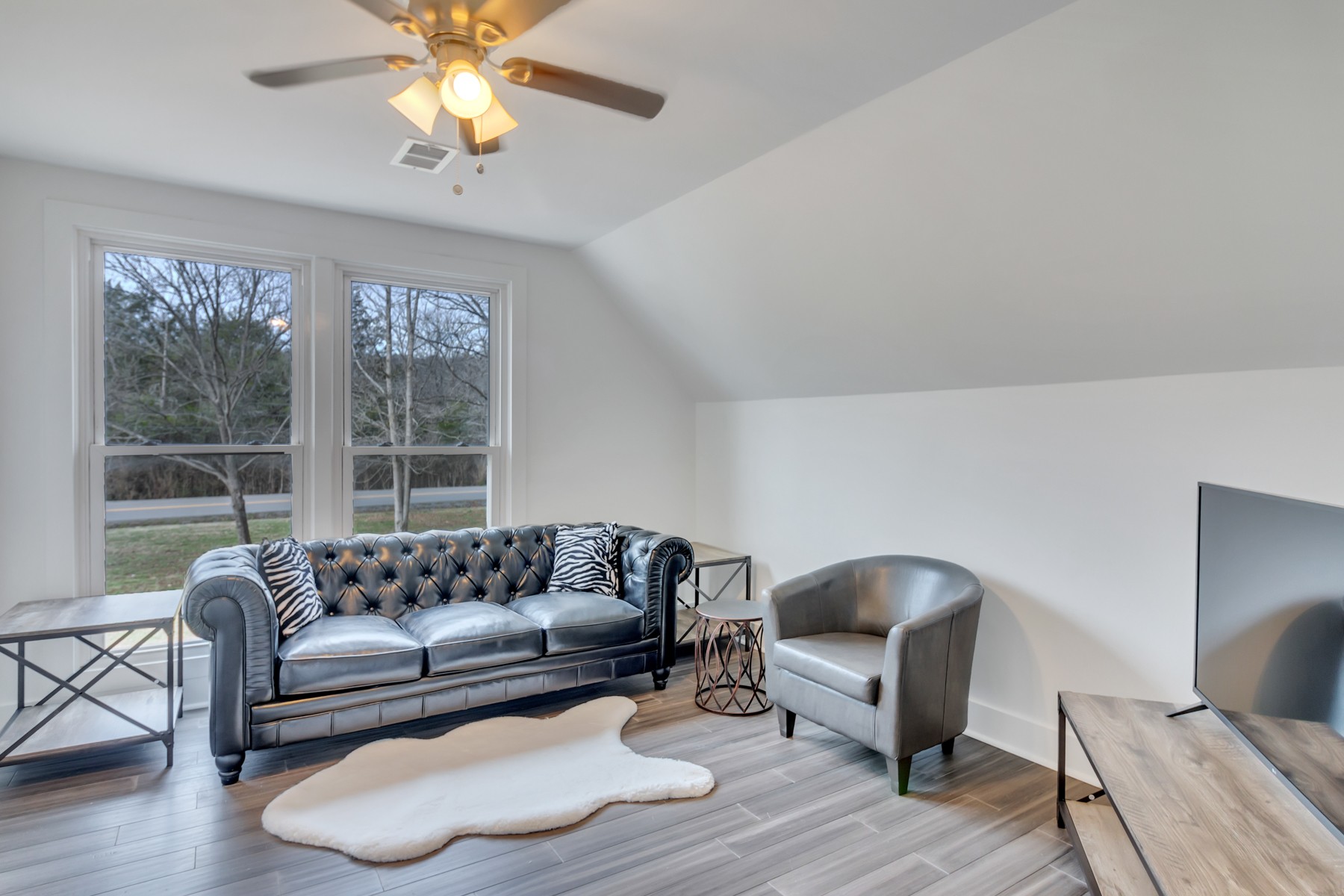 4778 Drakes Branch Road Nashville, TN 37218 - Photo 10 of 17 a living room with furniture and a window