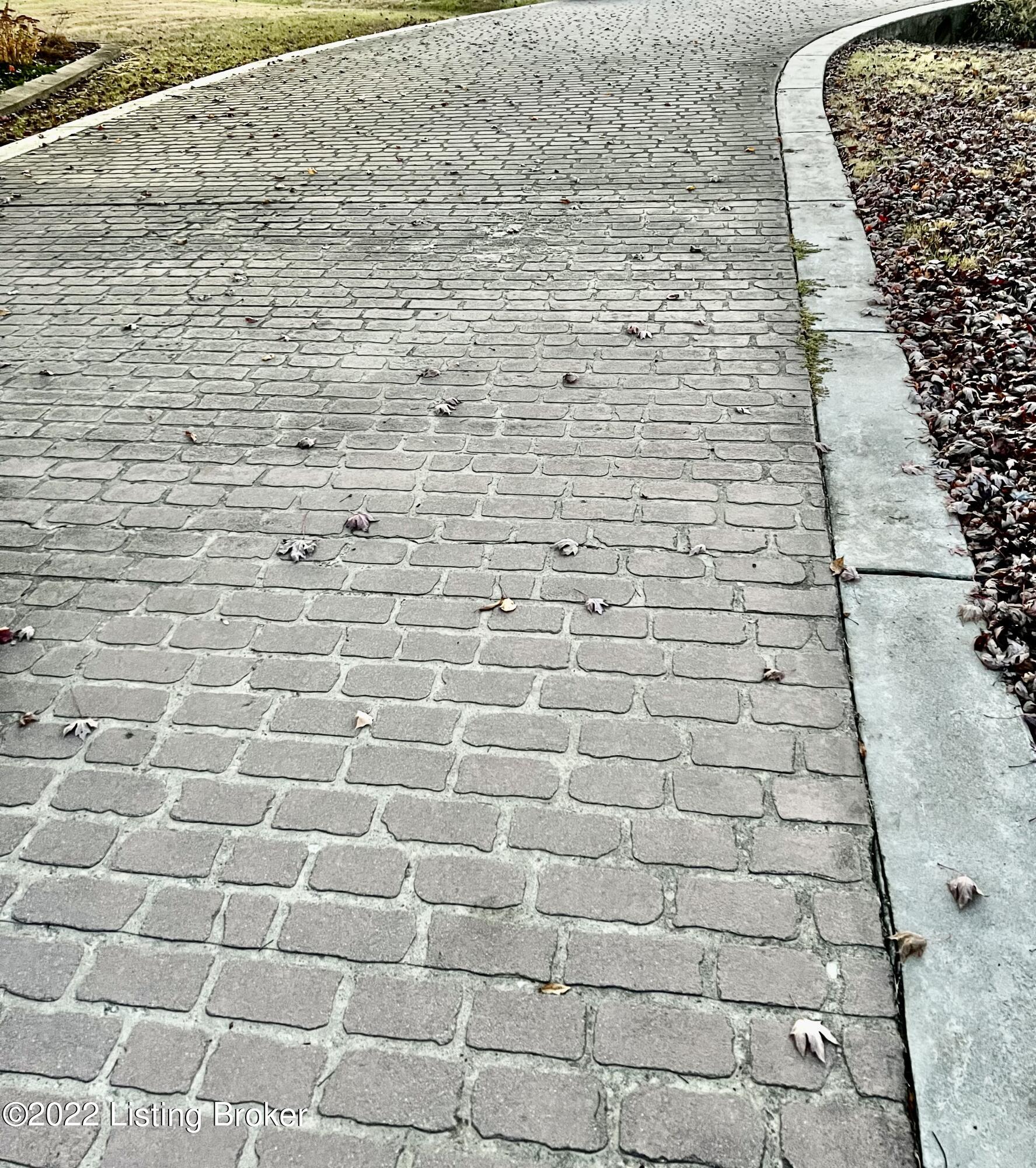 938 Floyds Fork Road Shepherdsville, KY 40165 - Photo 26 of 44 Old English look driveway