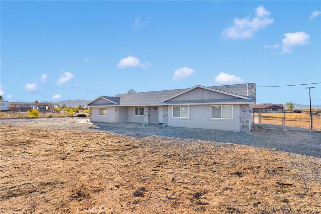 22337 Waalew Road Apple Valley, CA 92307 - Photo 4 of 37