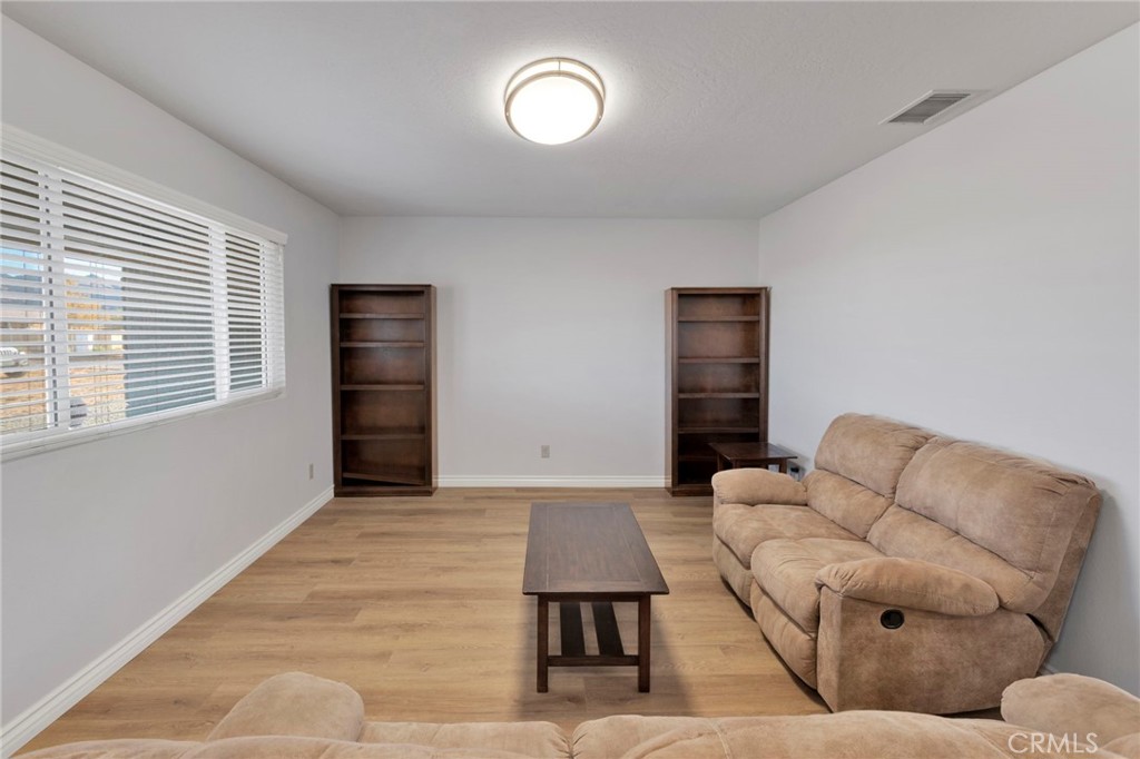 22337 Waalew Road Apple Valley, CA 92307 - Photo 8 of 37