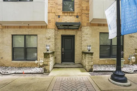 $515,000 | 636 East Bluff Street, Fort Worth, TX 76102