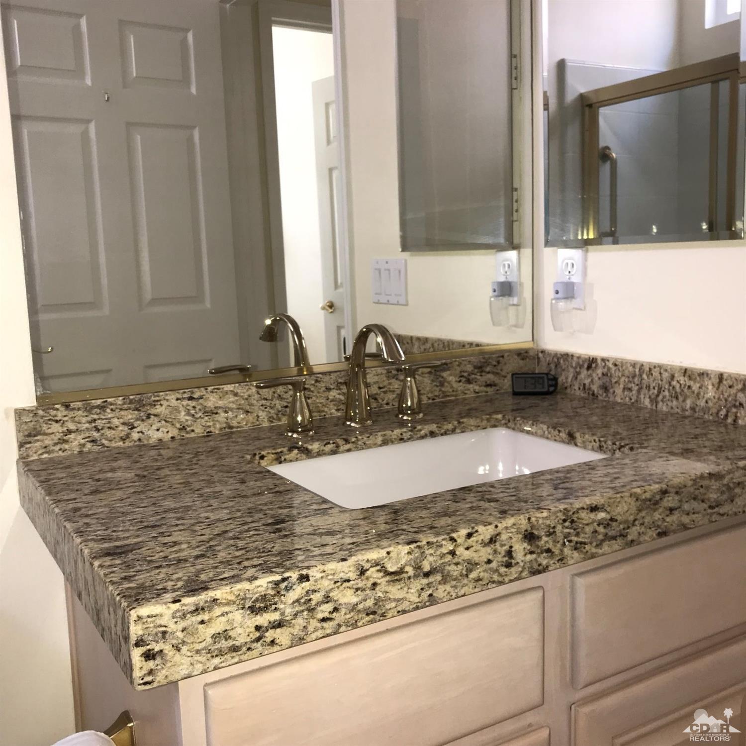 78121 Hunter Point Road Palm Desert, CA 92211 - Photo 11 of 12 a bathroom with sink bathtub and mirror