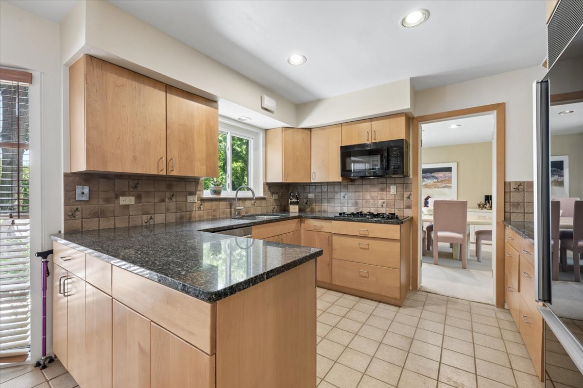 3724 Winnetka Road Glenview, IL 60026 - Photo 7 of 33