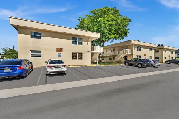 a car parked in front of a white house
