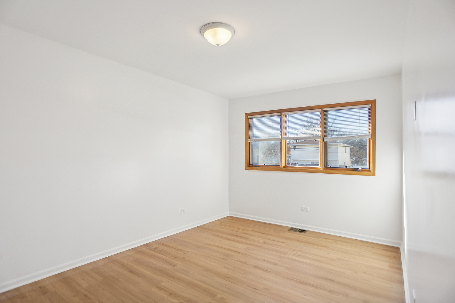 16408 Turner Avenue Markham, IL 60428 - Photo 17 of 24 an empty room with a window