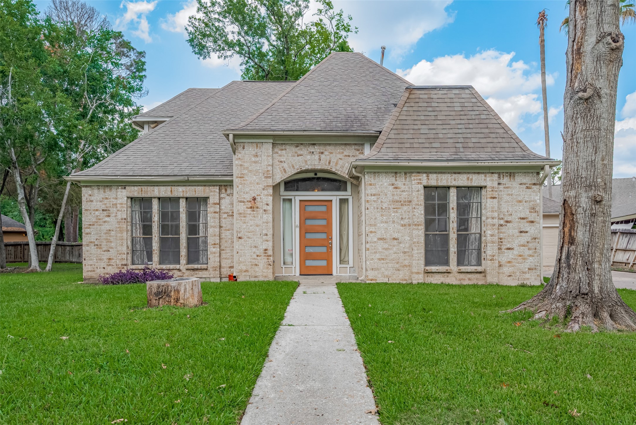 5210 Holly View Drive Houston, TX 77091 - Photo 1 of 31 Welcome to 5210 Holley View Dr!!!