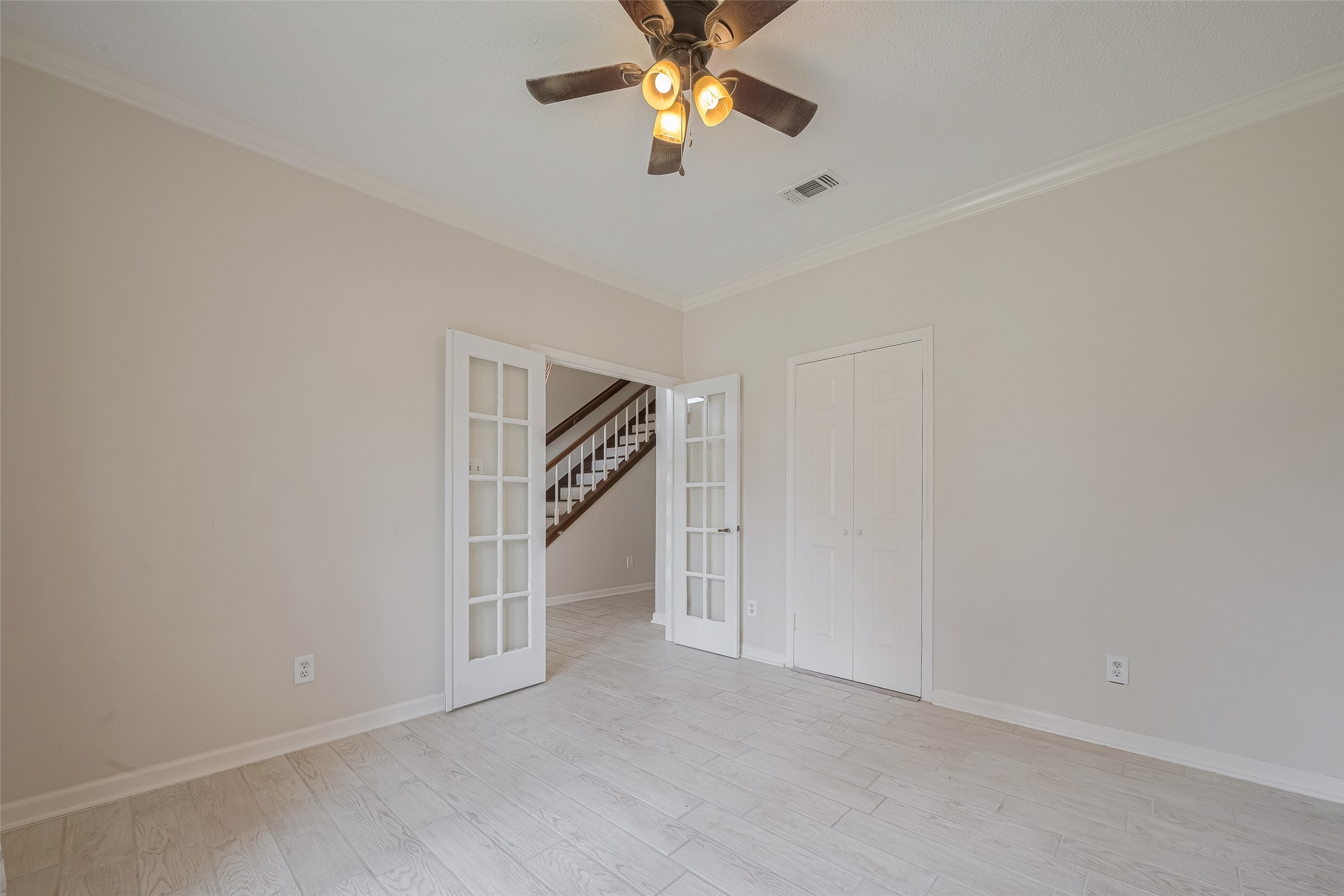 5210 Holly View Drive Houston, TX 77091 - Photo 14 of 31 Another view of dining room leading into entry way or thru double doors leading to kitchen.