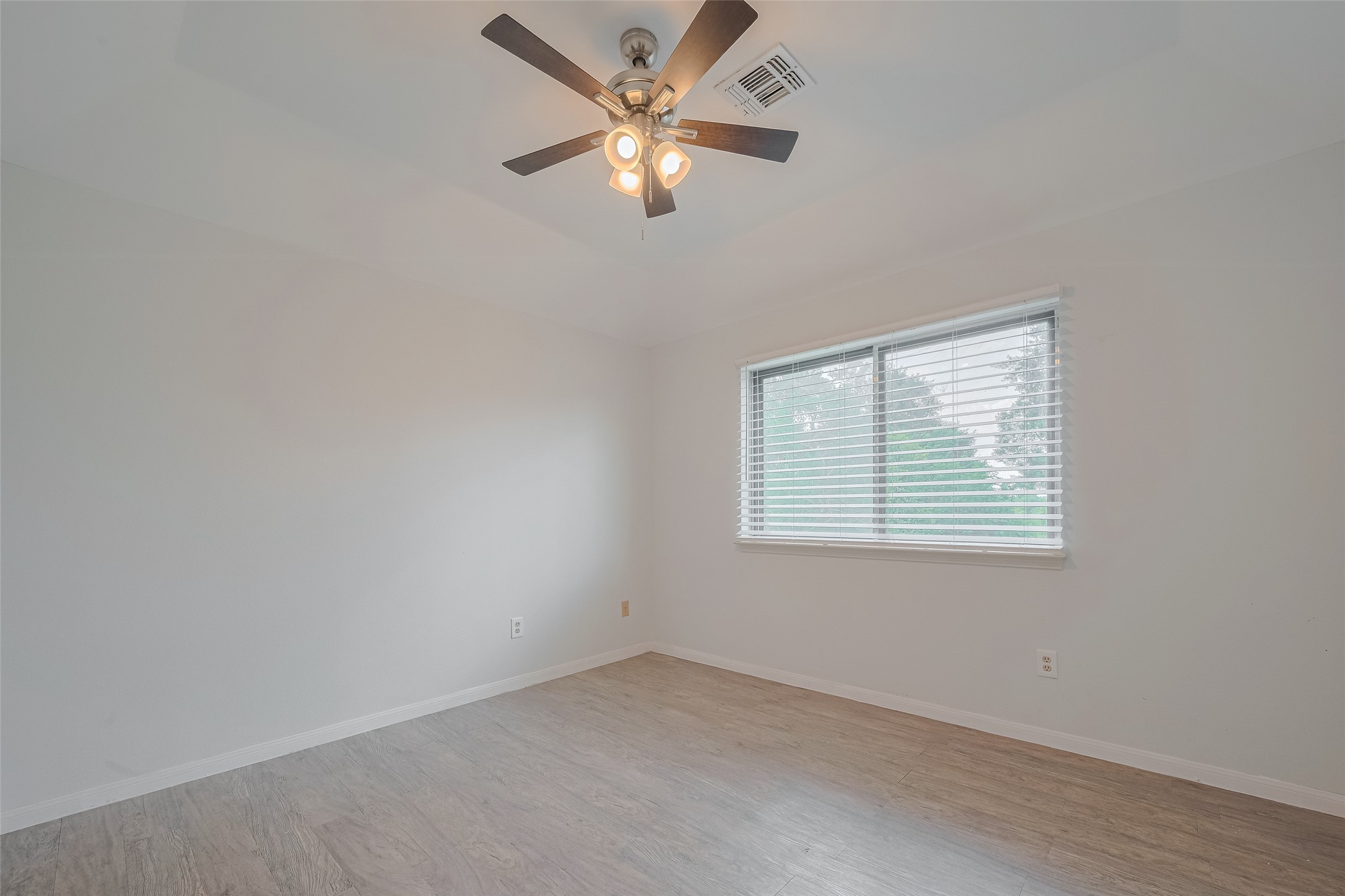 5210 Holly View Drive Houston, TX 77091 - Photo 22 of 31 Bedroom #2