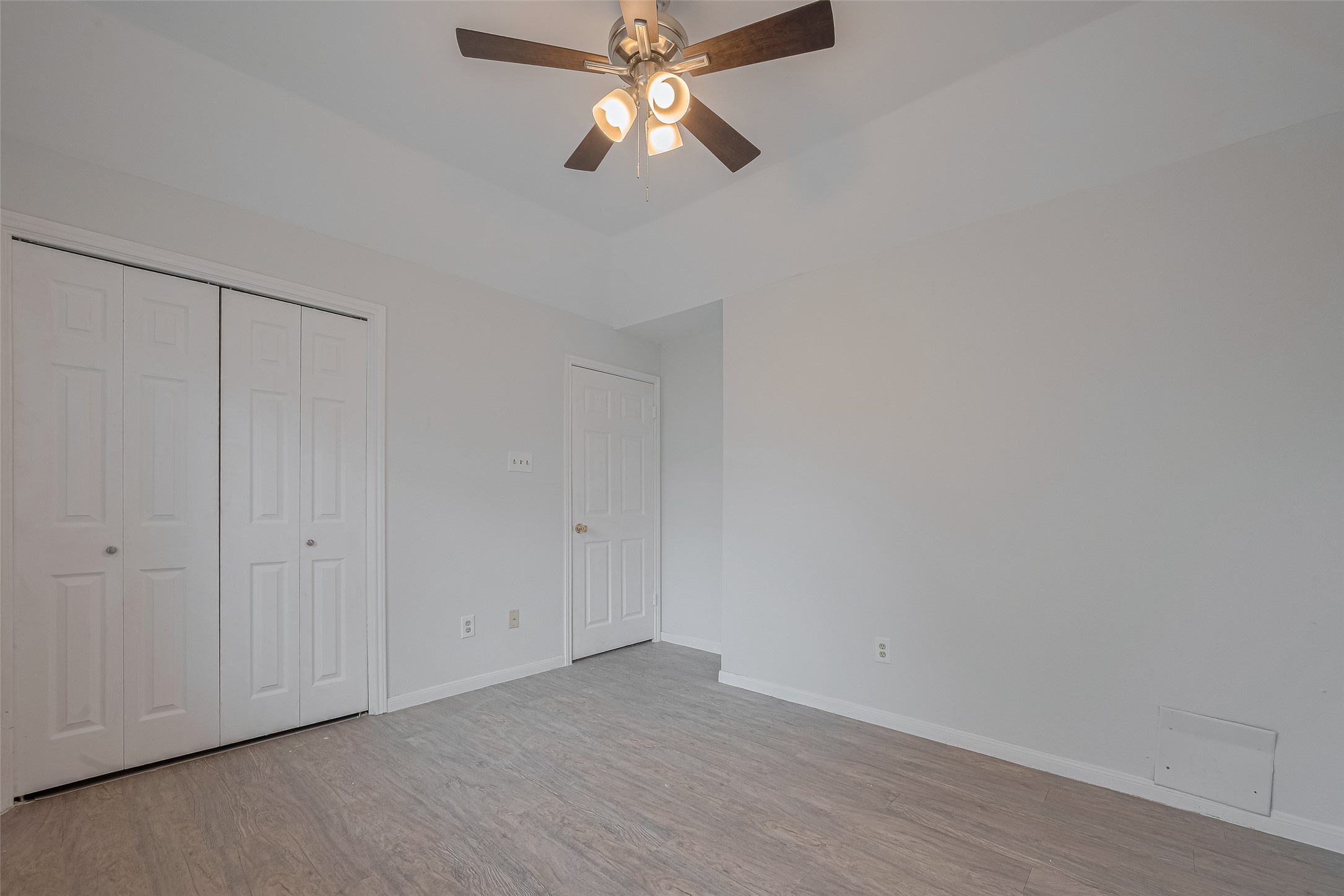 5210 Holly View Drive Houston, TX 77091 - Photo 24 of 31 Bedroom #3