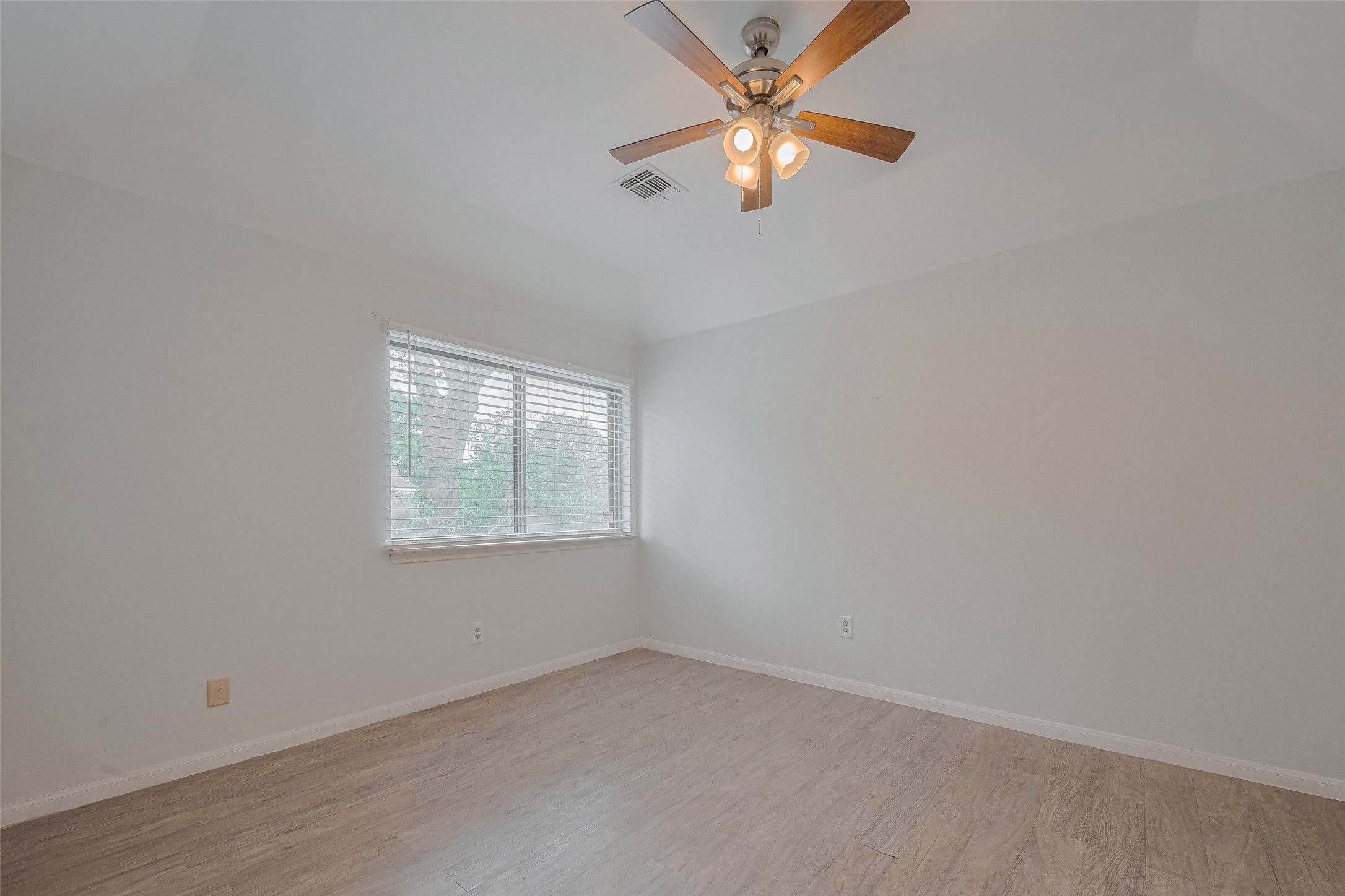 5210 Holly View Drive Houston, TX 77091 - Photo 25 of 31 Another view of Bedroom #3.