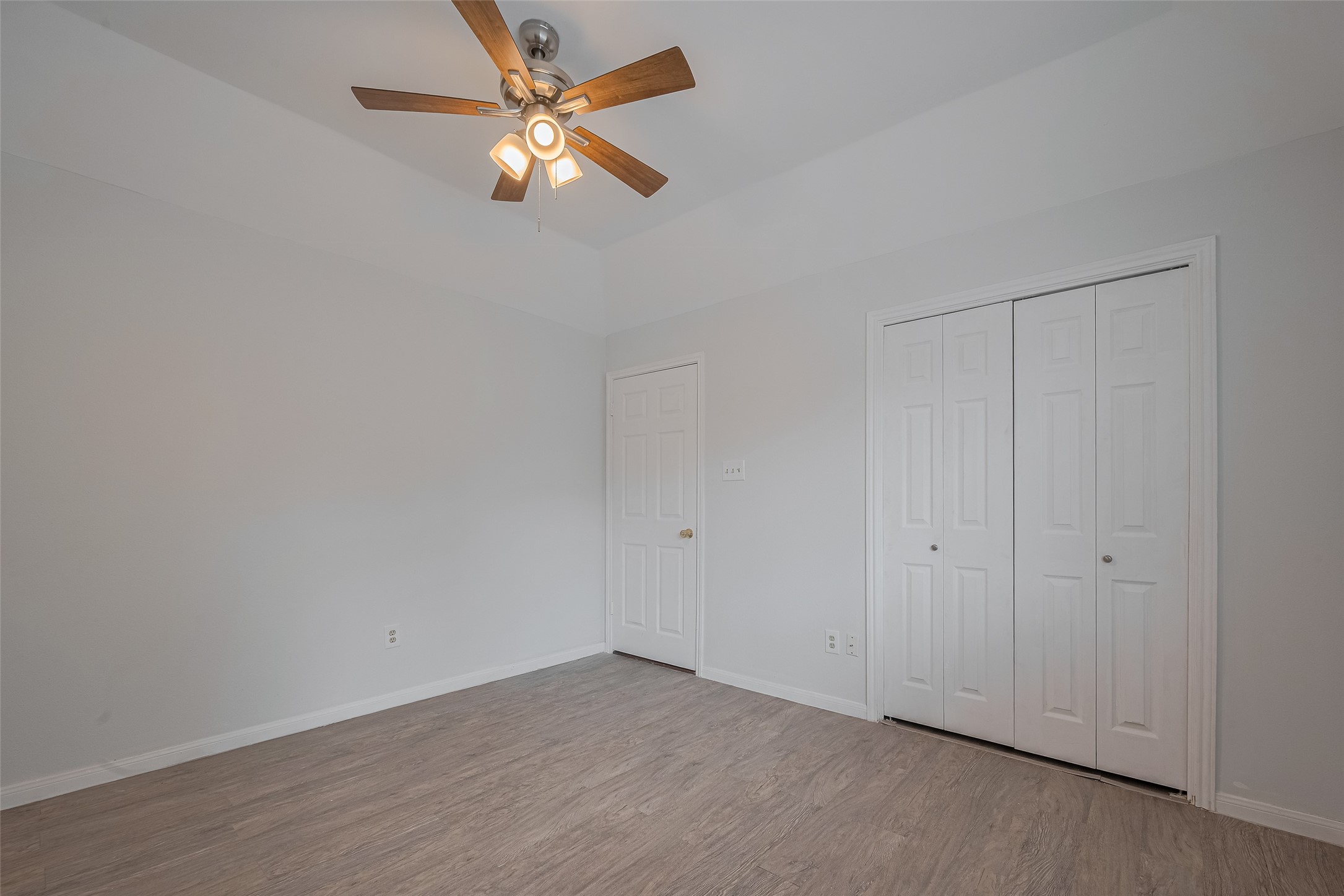 5210 Holly View Drive Houston, TX 77091 - Photo 26 of 31 Bedroom#4