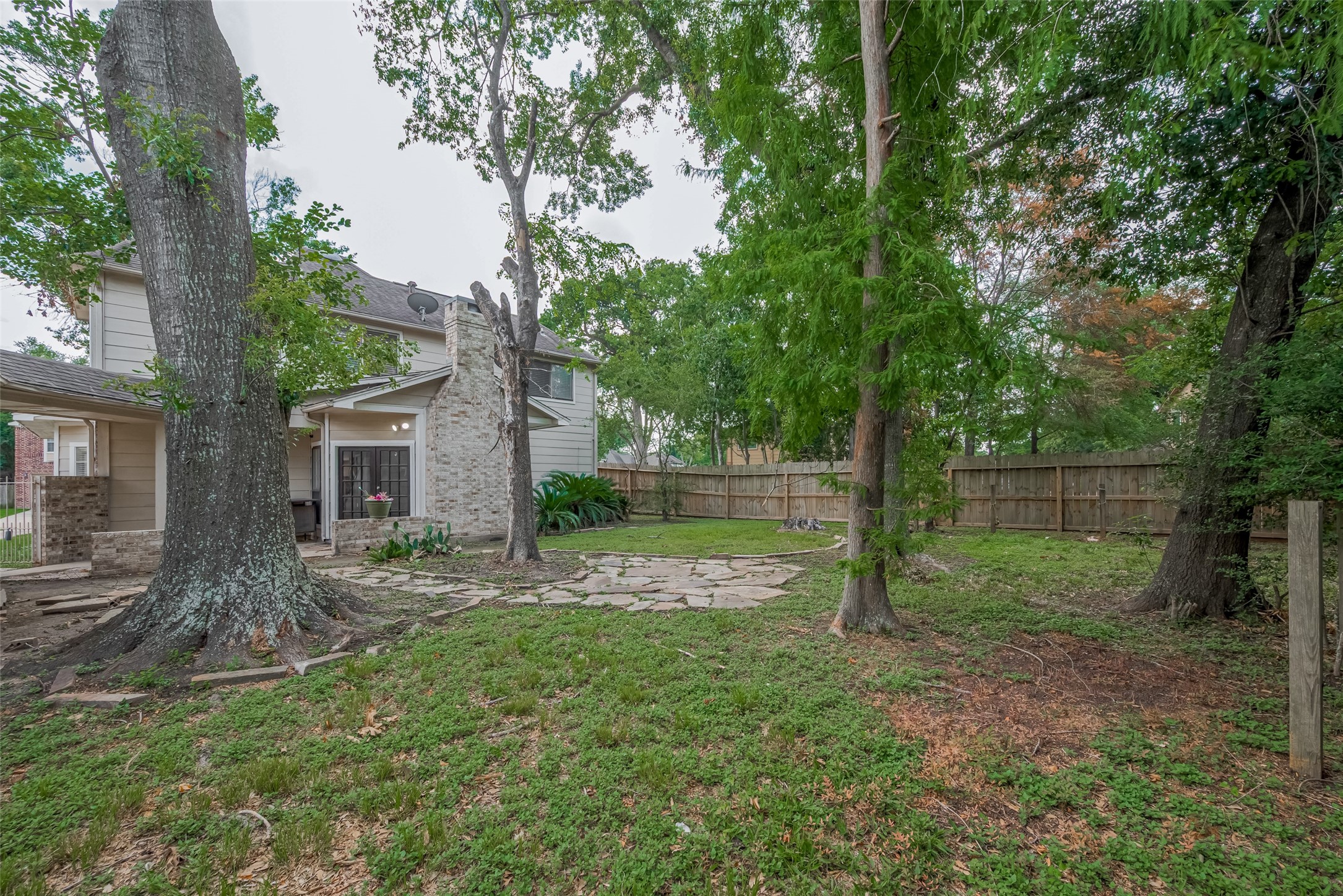 5210 Holly View Drive Houston, TX 77091 - Photo 29 of 31 Large and spacious backyard.
