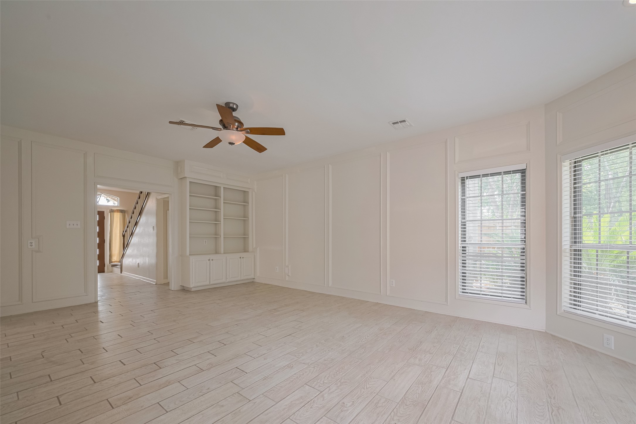 5210 Holly View Drive Houston, TX 77091 - Photo 6 of 31 View #4 of nice and open family room!