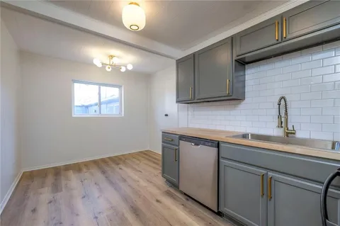 $199,900 | 107 South Claremont Avenue, Independence, MO 64054