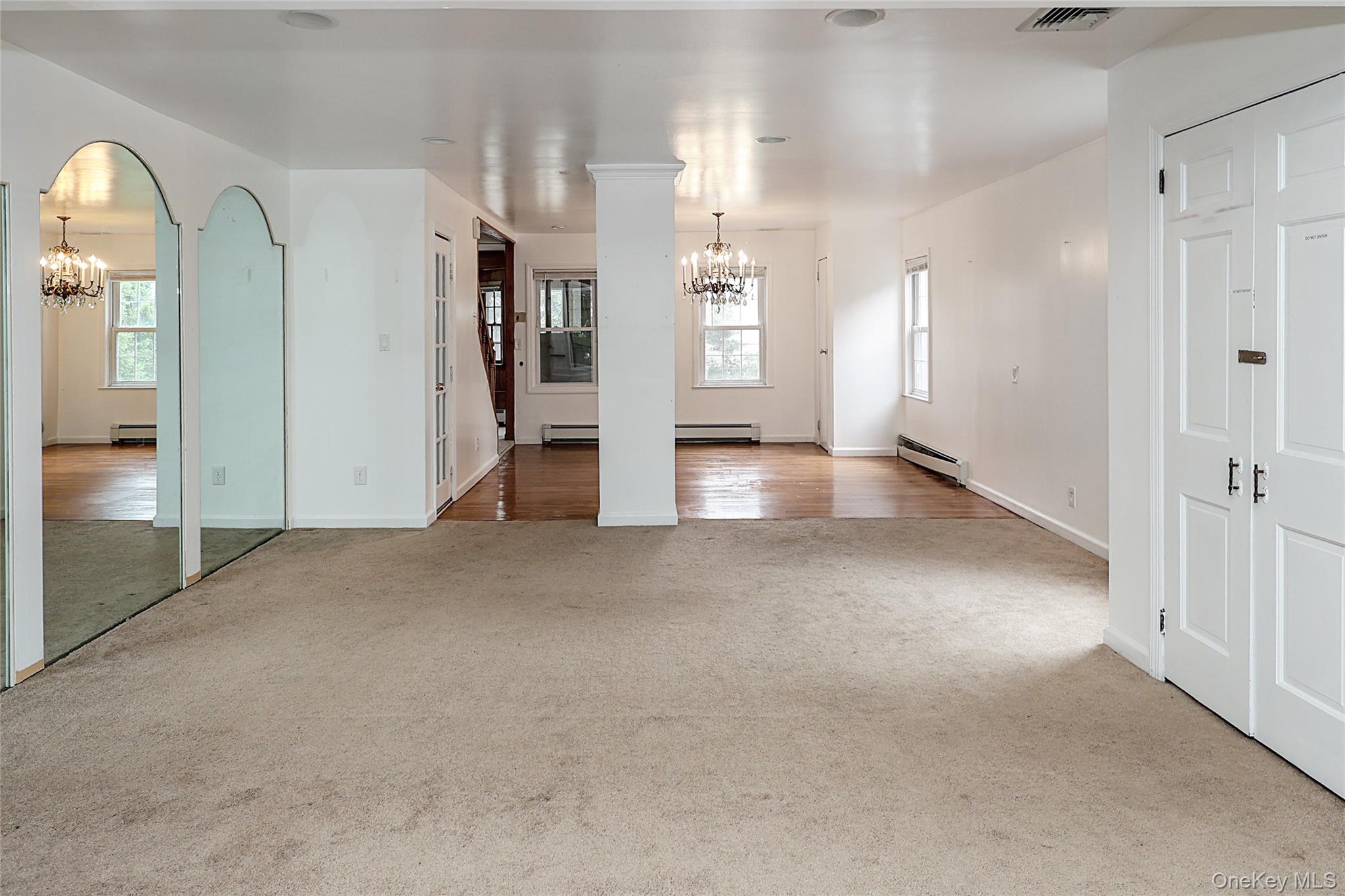 49 Red Ground Road Roslyn Heights, NY 11577 - Photo 5 of 36