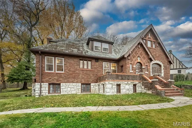 $400,000 | 7280 South Roland Boulevard, Pasadena Hills, MO 63121