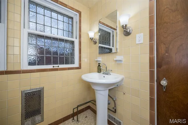 $400,000 | 7280 South Roland Boulevard, Pasadena Hills, MO 63121