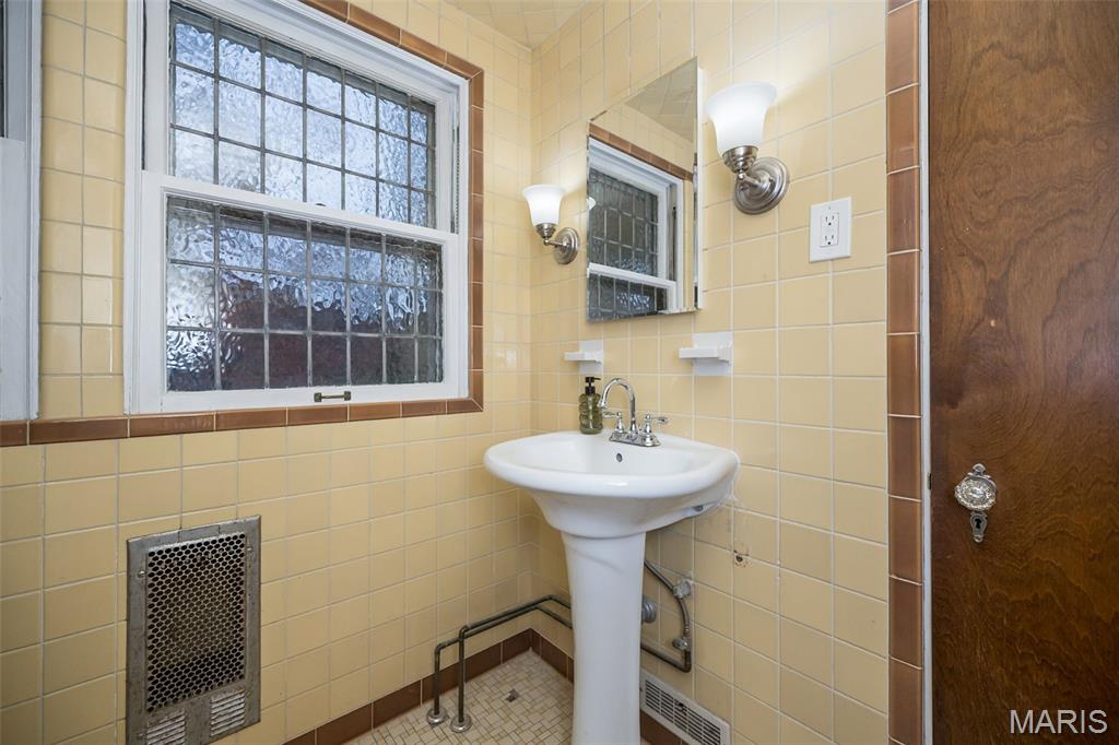 7280 South Roland Boulevard Pasadena Hills, MO 63121 - Photo 43 of 61