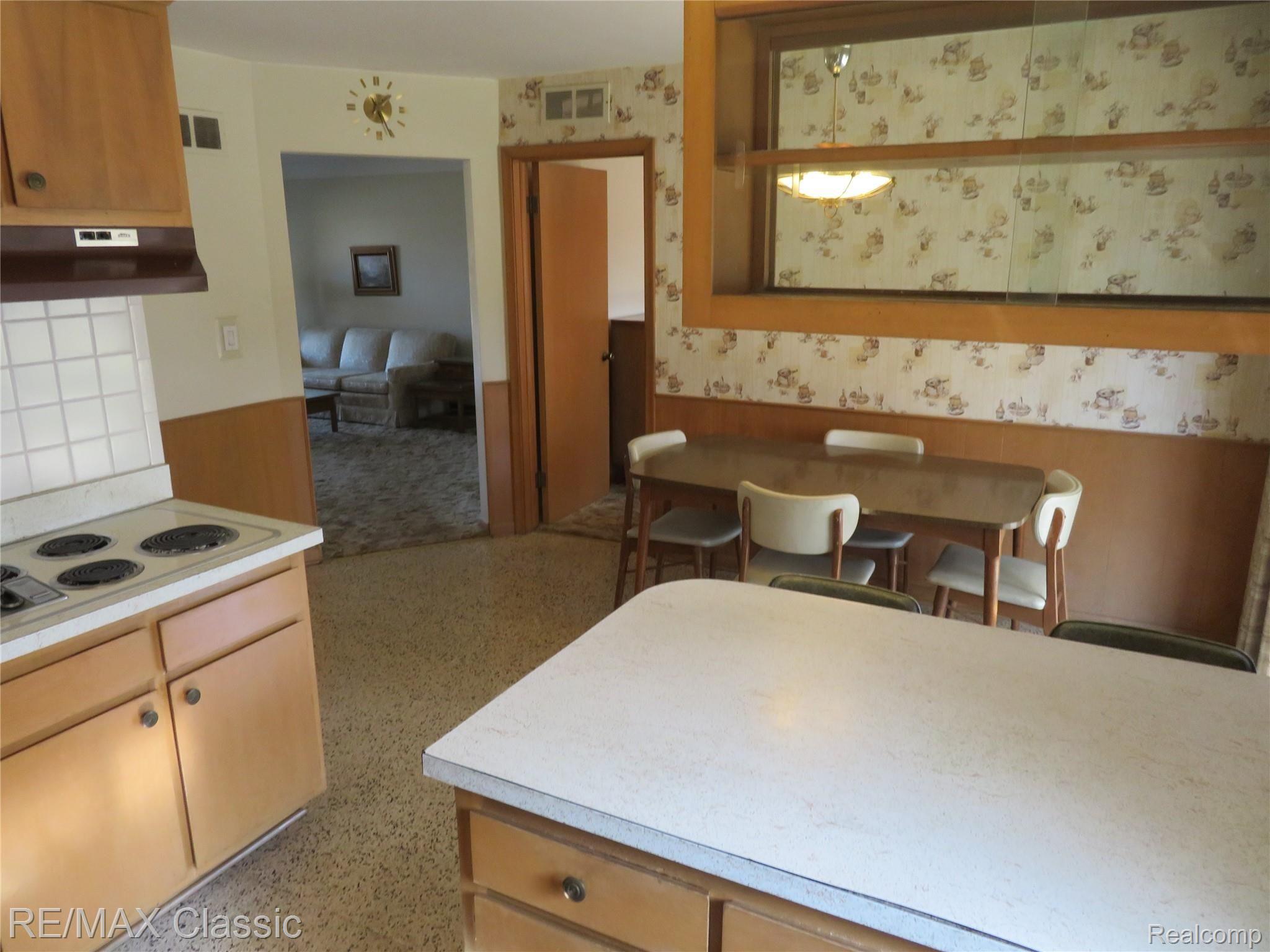 11092 Racine Road Warren, MI 48093 - Photo 8 of 25 8.JPG
