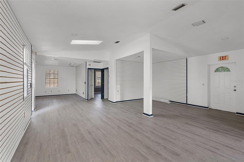 697 East Anderson Road Groveland, FL 34736 - Photo 2 of 33 Gallery Image 2