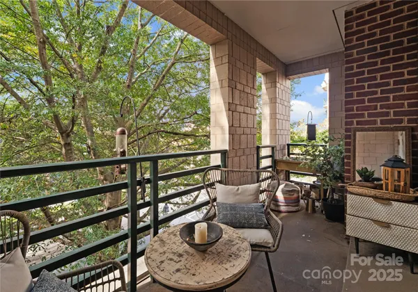 $1,050,000 | 400 North Church Street, Unit 208, Charlotte, NC 28202