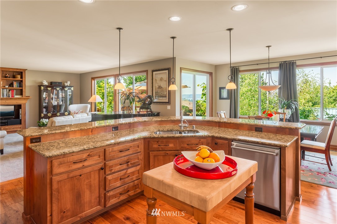 18967 84th Place Northeast Bothell, WA 98011 - Photo 9 of 25