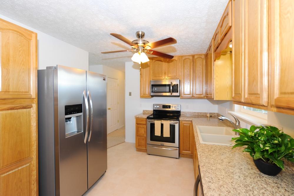 1225 West Hunt Road Maryville, TN 37801 - Photo 8 of 32 New, stainless appliances!