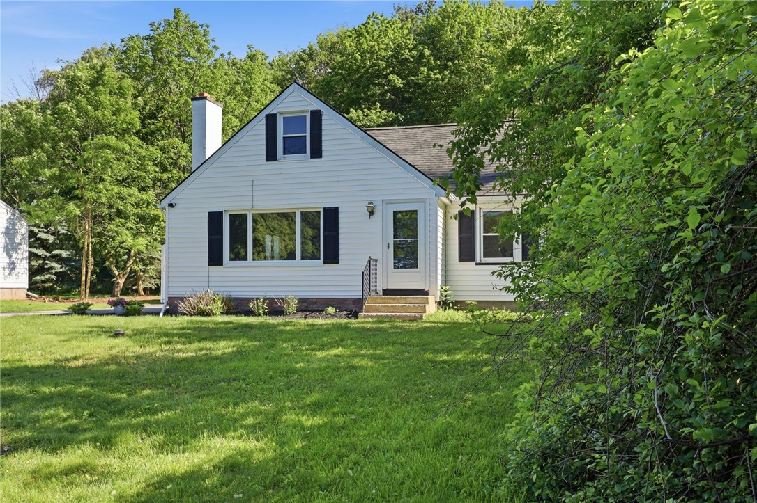 563 Holmes Road Greece, NY 14626 - Photo 3 of 24