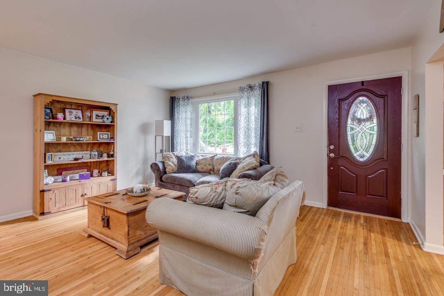 8 Oniontown Road Medford, NJ 08055 - Photo 5 of 39 Living Room.
