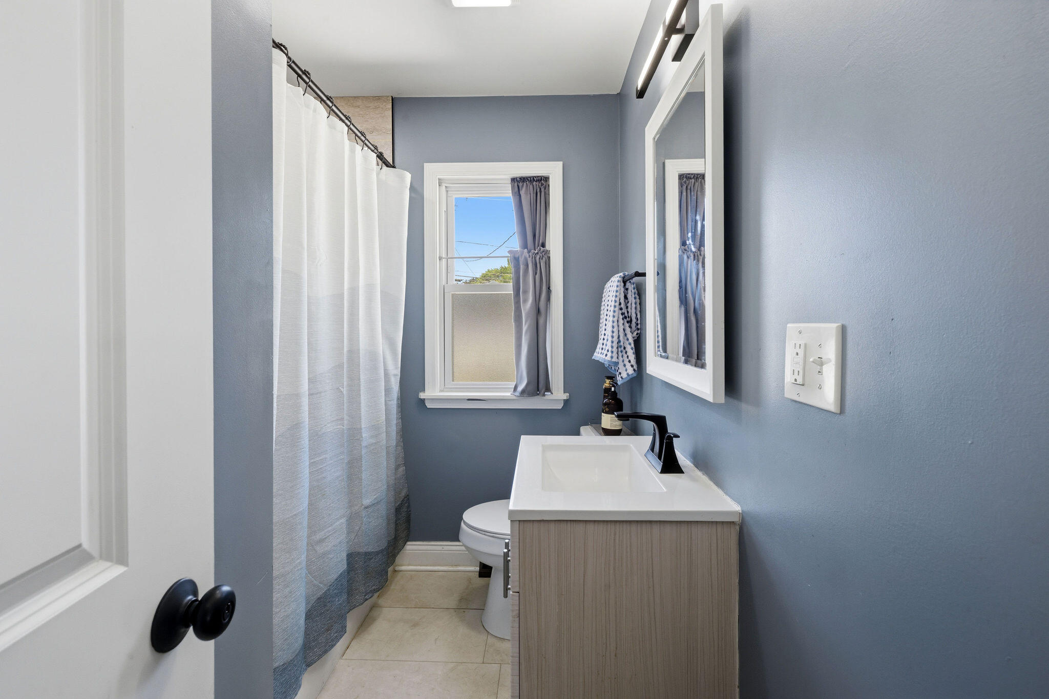 8242 West Luscher Avenue Milwaukee, WI 53218 - Photo 7 of 9 Bathroom