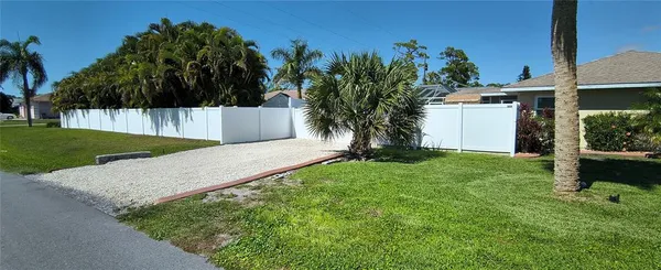 $2,650 | 824 Devon Road, Venice, FL 34293